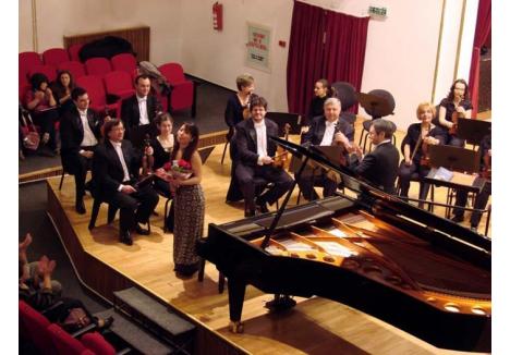 SOLIŞTI DE PRIMĂVARĂ. Joi, 28 martie, orădenii o vor putea revedea pe pianista japoneză Kyoko Tagawa, solista Concertului pentru pian şi orchestră de Robert Schumann